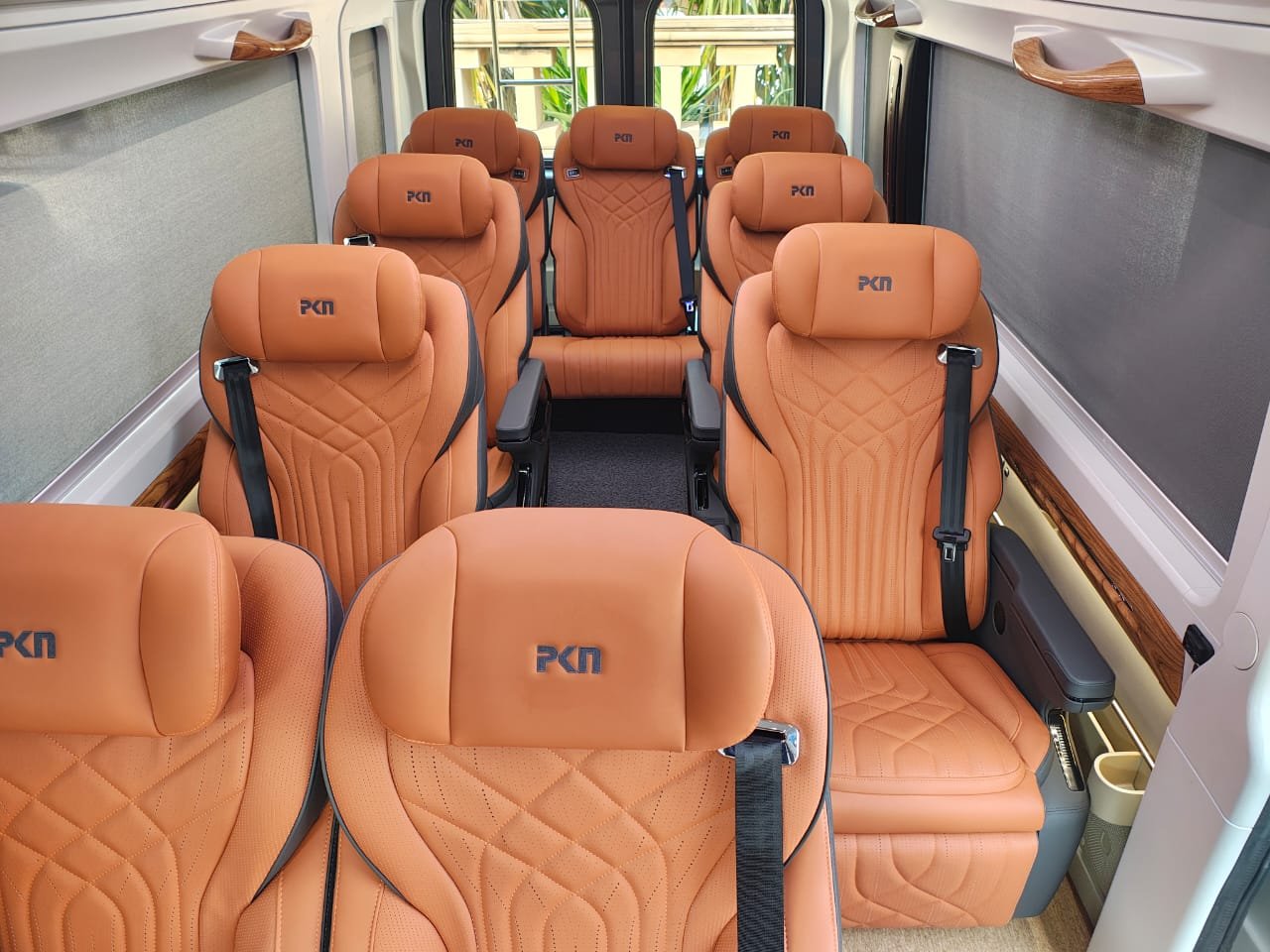 17 Seater Luxury Tempo Traveller Kerala – Spacious Family Travel