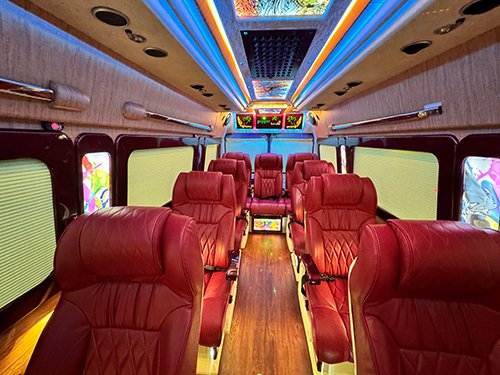 10 Seater Luxury Tempo Traveller Kerala – Premium Group Travel